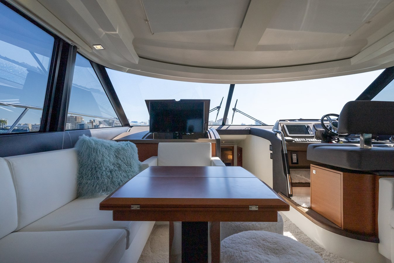 https://arconyachts.ams3.digitaloceanspaces.com/125061/conversions/large_3645739-optimize.jpg