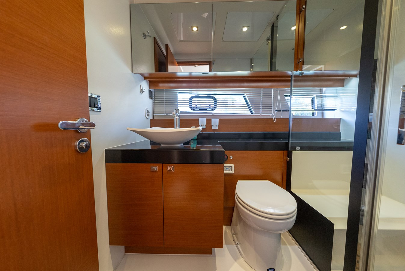 https://arconyachts.ams3.digitaloceanspaces.com/125093/conversions/large_3645749-optimize.jpg