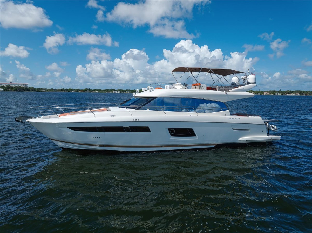 https://arconyachts.ams3.digitaloceanspaces.com/125126/conversions/large_3826202-optimize.jpg