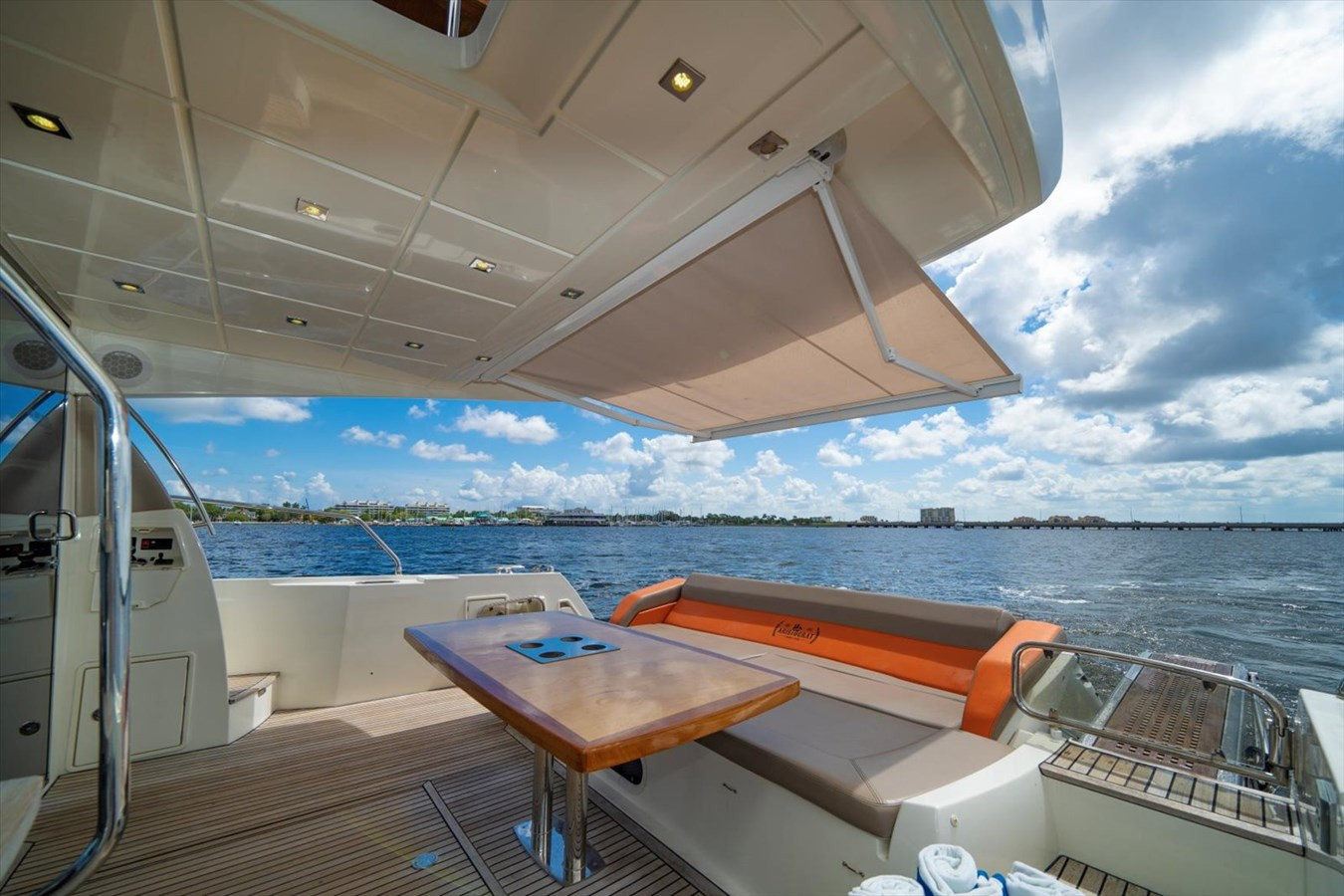https://arconyachts.ams3.digitaloceanspaces.com/125219/conversions/large_3826235-optimize.jpg