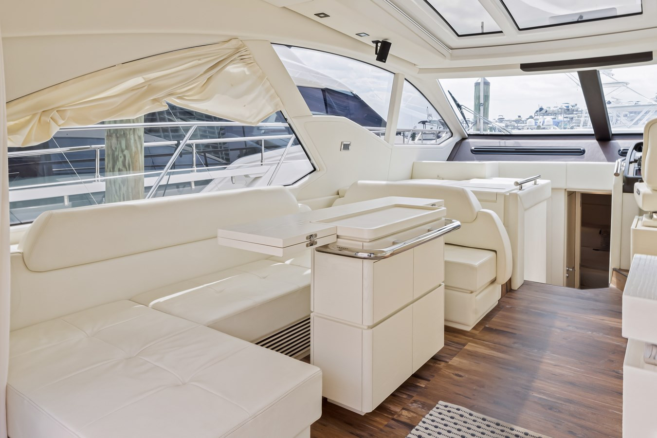https://arconyachts.ams3.digitaloceanspaces.com/125229/conversions/large_4139234-optimize.jpg