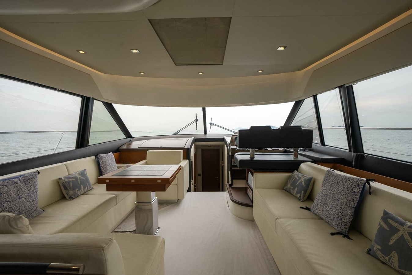 https://arconyachts.ams3.digitaloceanspaces.com/125384/conversions/large_3957725-optimize.jpg