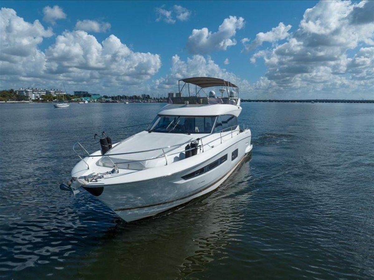 https://arconyachts.ams3.digitaloceanspaces.com/125422/conversions/large_4008014-optimize.jpg