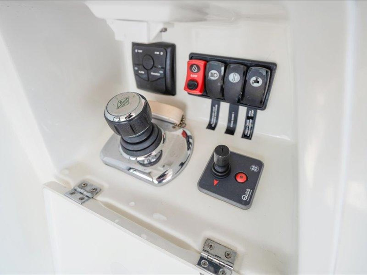 https://arconyachts.ams3.digitaloceanspaces.com/125475/conversions/large_4008030-optimize.jpg