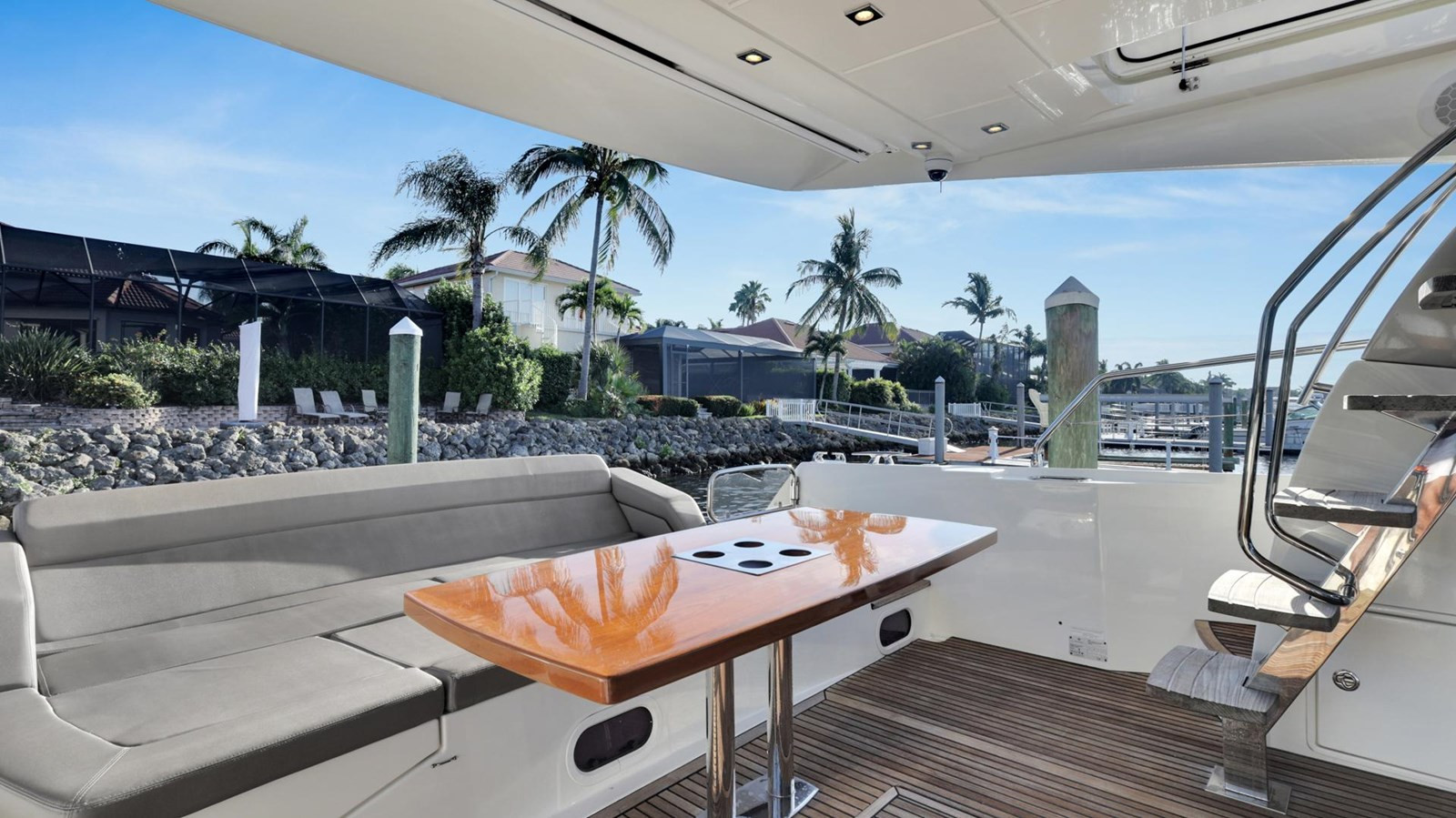 https://arconyachts.ams3.digitaloceanspaces.com/125543/conversions/large_4065474-optimize.jpg