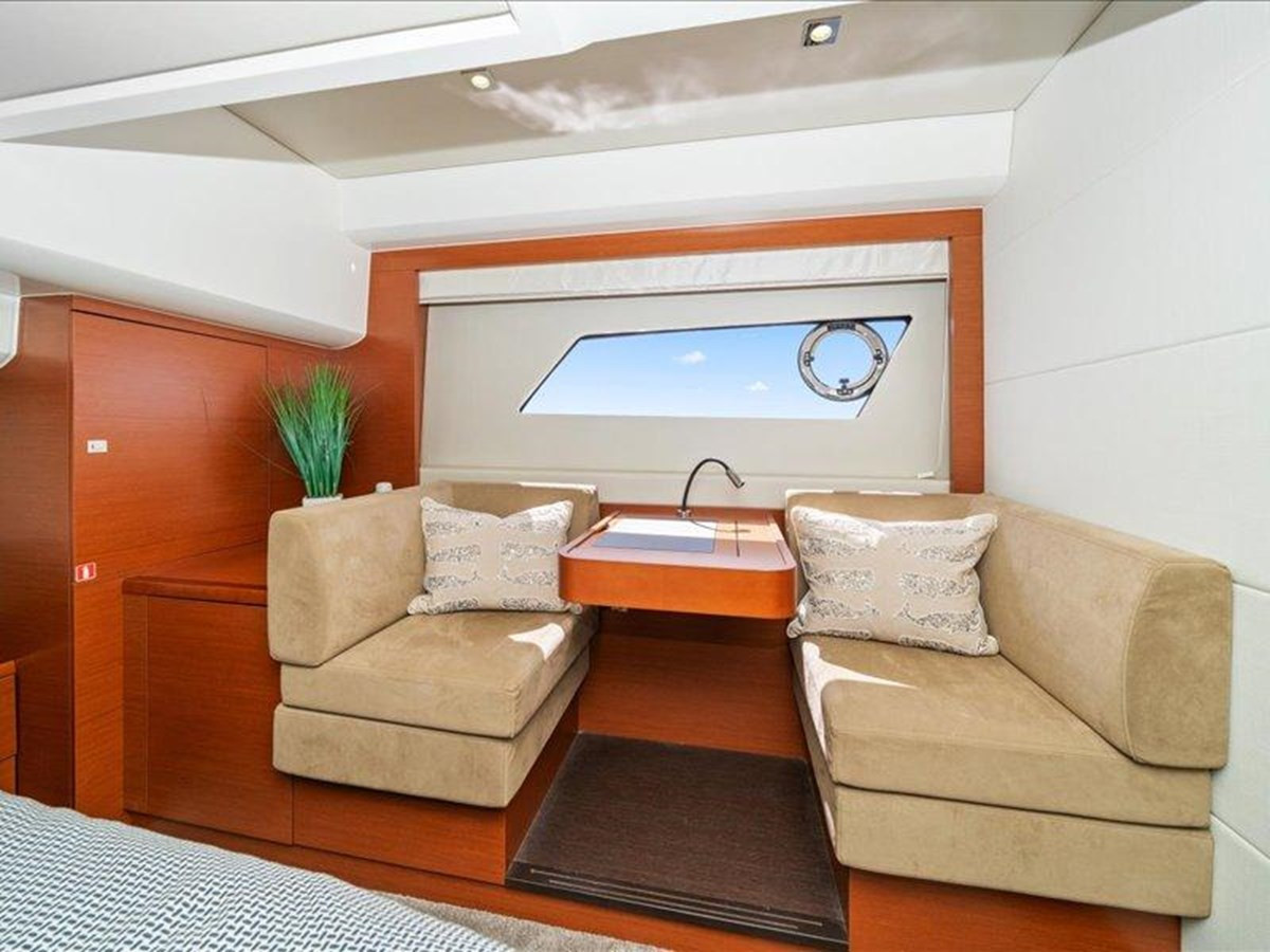 https://arconyachts.ams3.digitaloceanspaces.com/125565/conversions/large_4008062-optimize.jpg