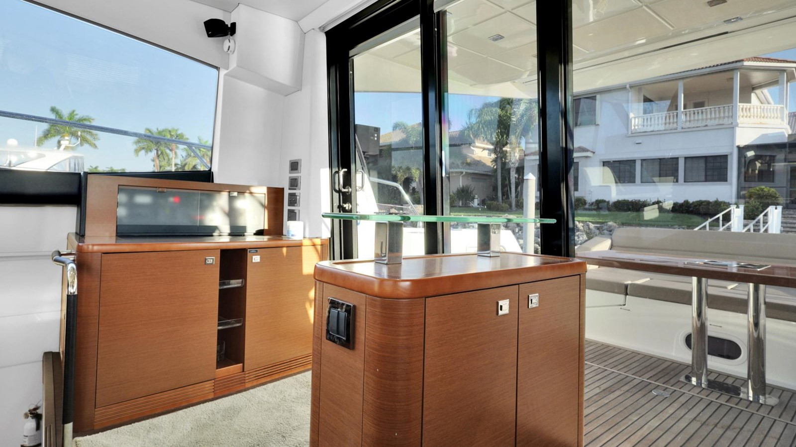 https://arconyachts.ams3.digitaloceanspaces.com/125576/conversions/large_4065486-optimize.jpg