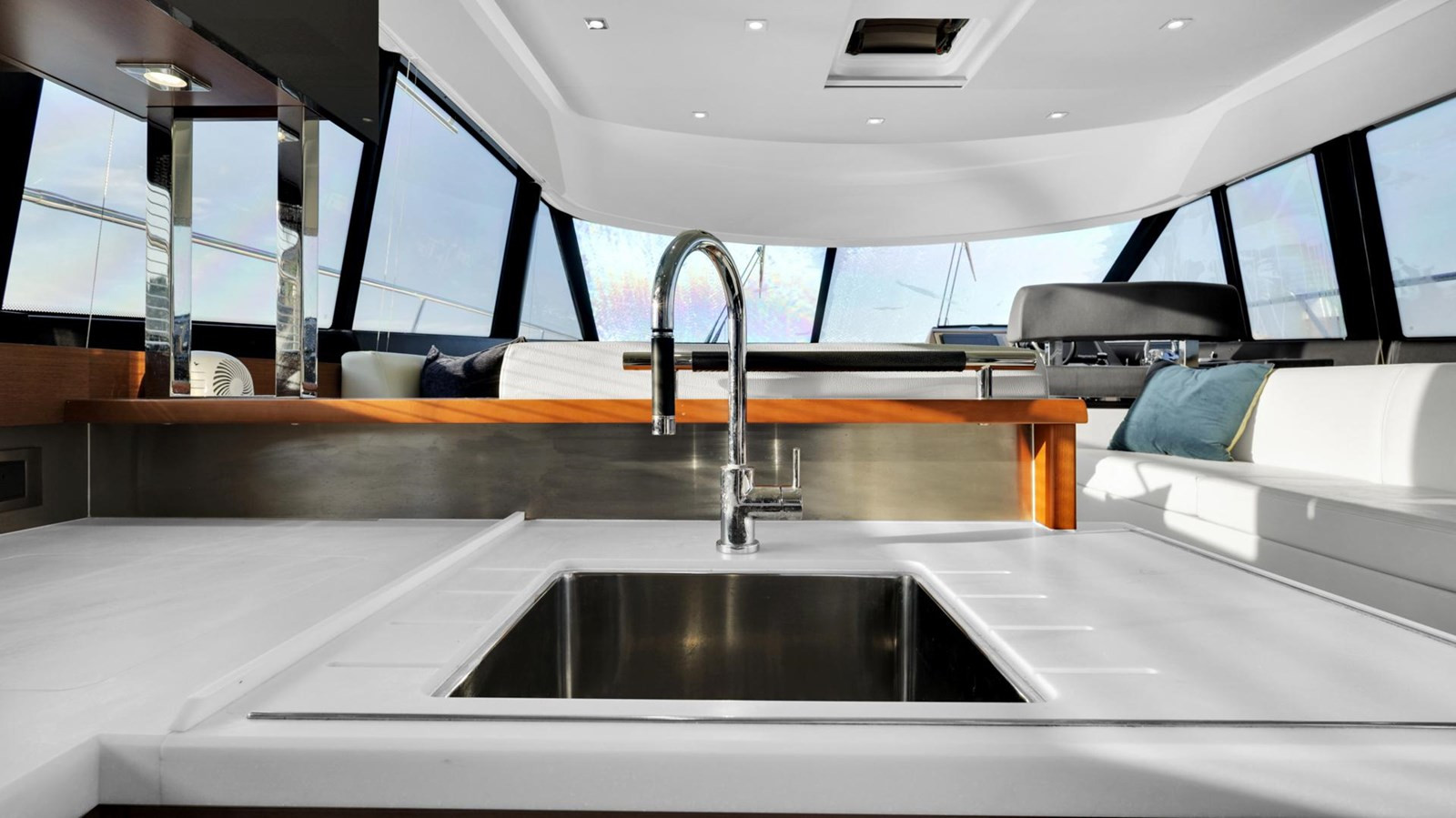 https://arconyachts.ams3.digitaloceanspaces.com/125584/conversions/large_4065489-optimize.jpg