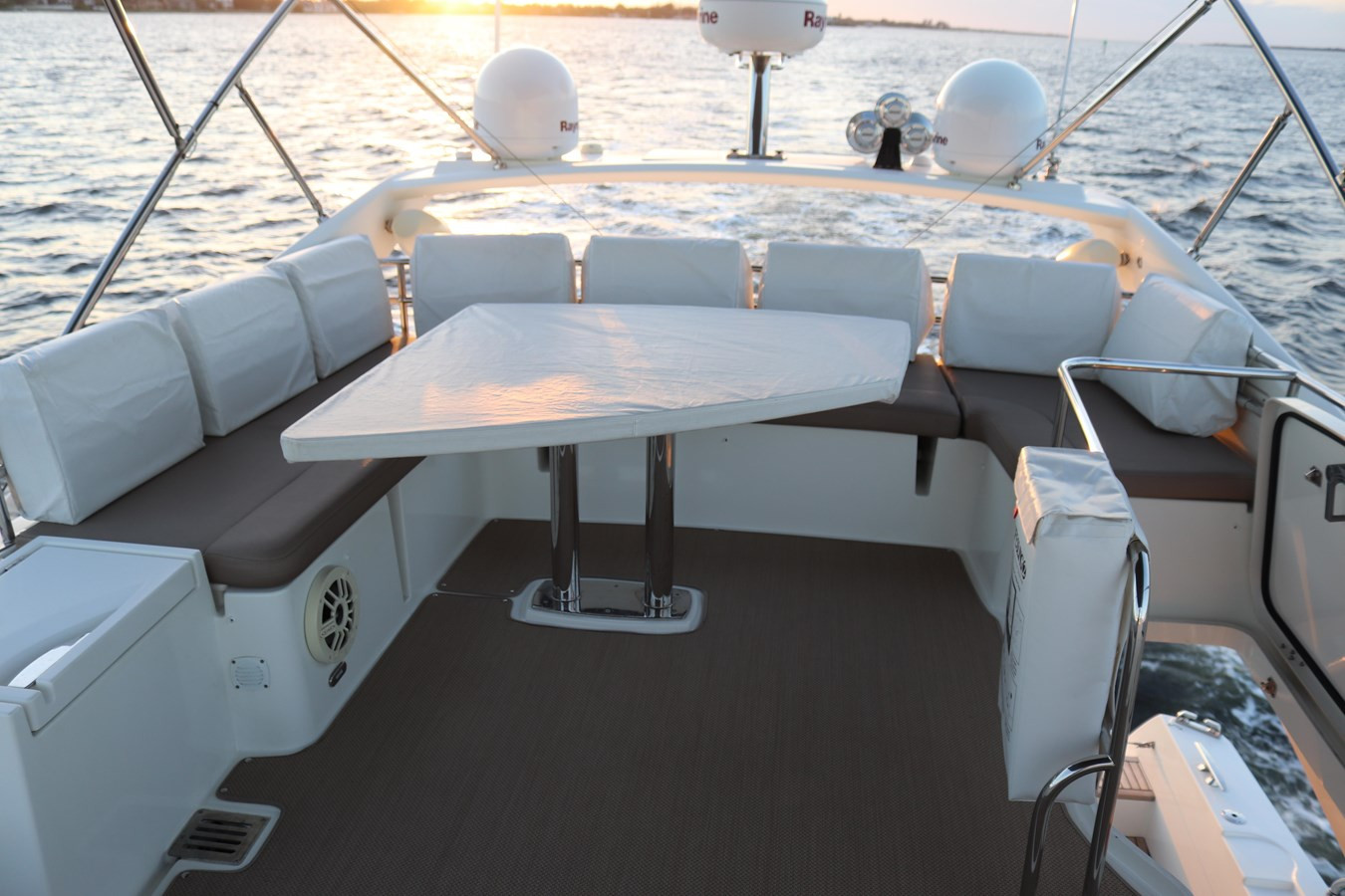 https://arconyachts.ams3.digitaloceanspaces.com/125600/conversions/large_4085676-optimize.jpg