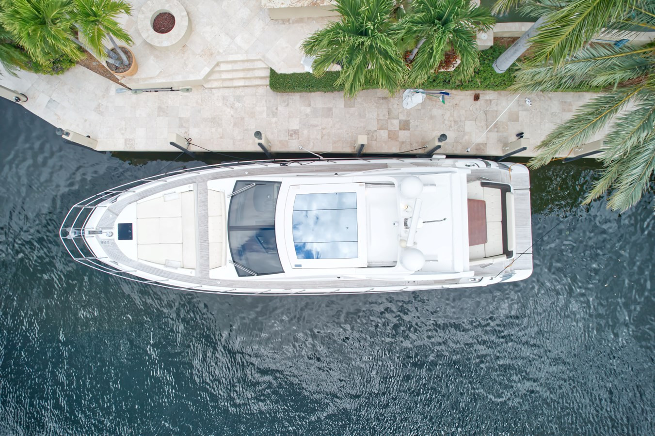 https://arconyachts.ams3.digitaloceanspaces.com/125601/conversions/large_4119438-optimize.jpg