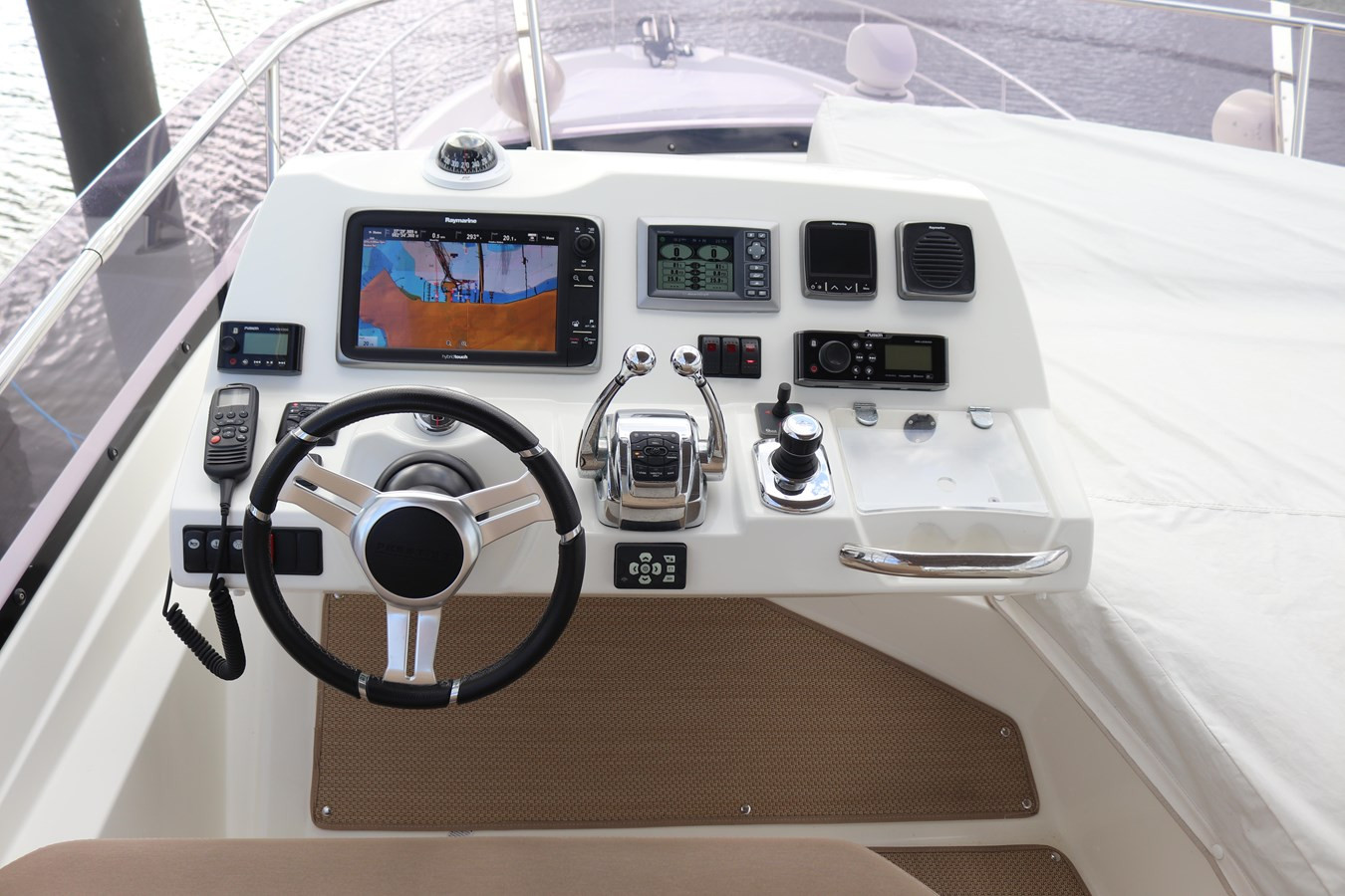 https://arconyachts.ams3.digitaloceanspaces.com/125606/conversions/large_4085678-optimize.jpg