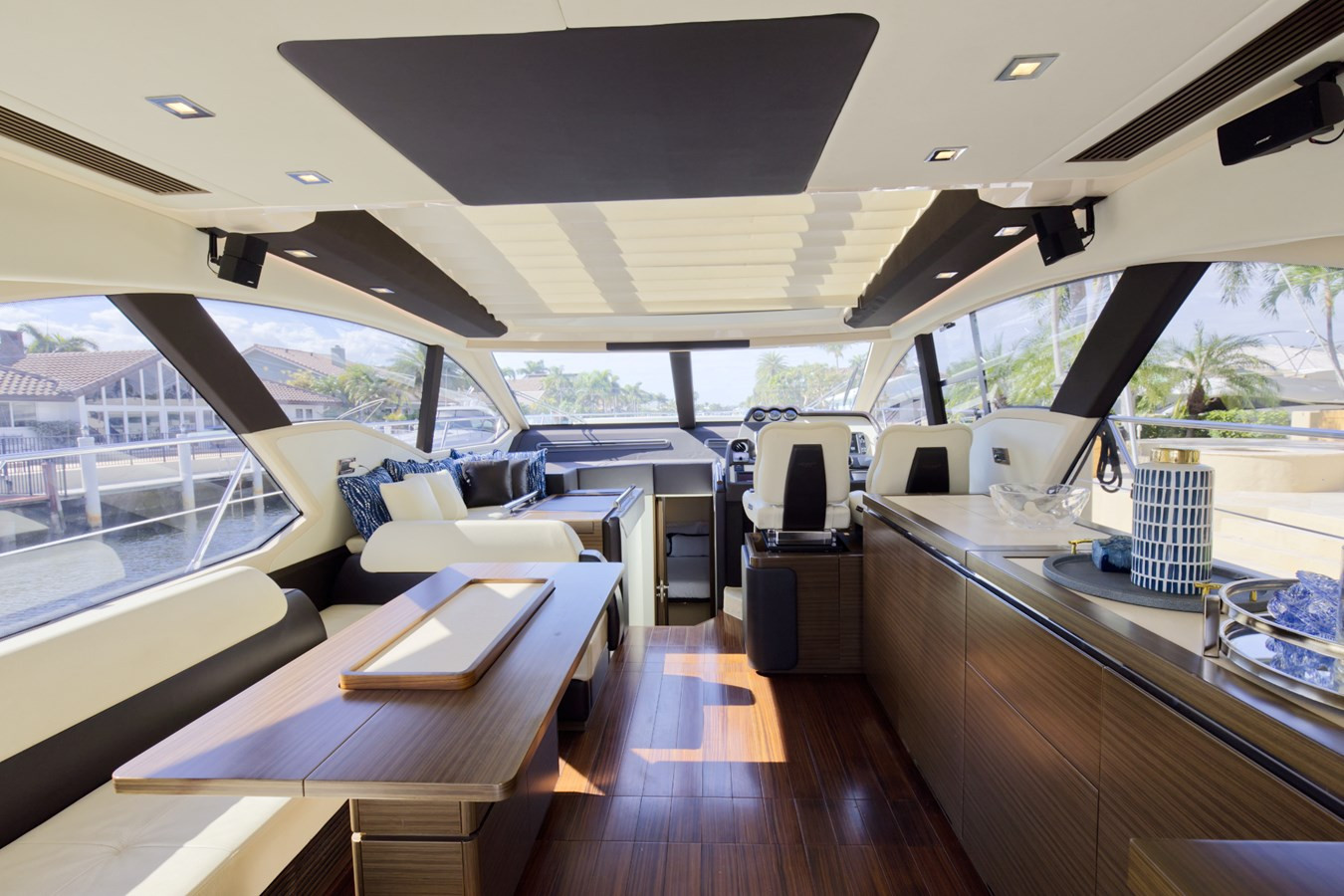 https://arconyachts.ams3.digitaloceanspaces.com/125628/conversions/large_4119447-optimize.jpg
