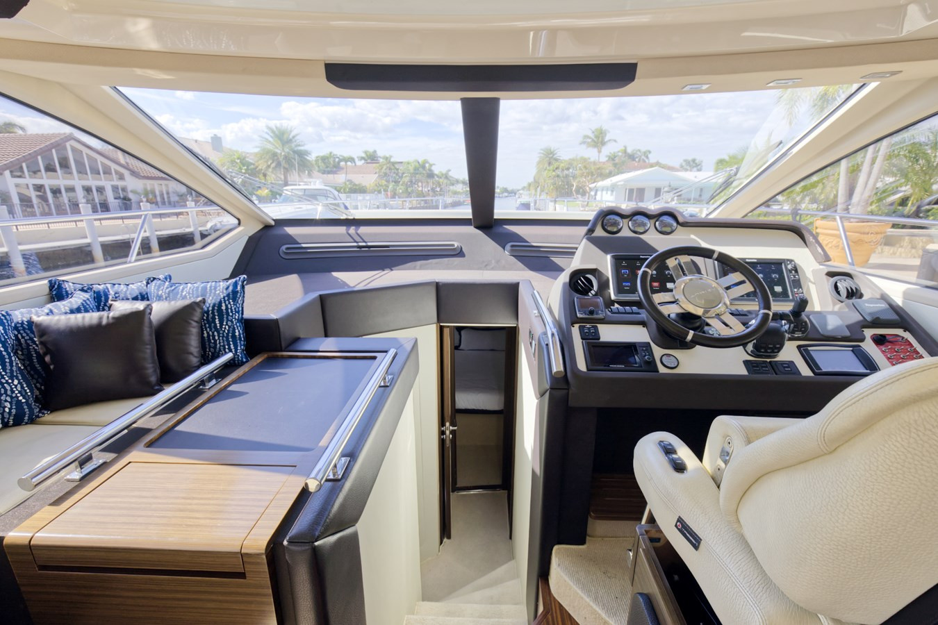 https://arconyachts.ams3.digitaloceanspaces.com/125641/conversions/large_4119451-optimize.jpg