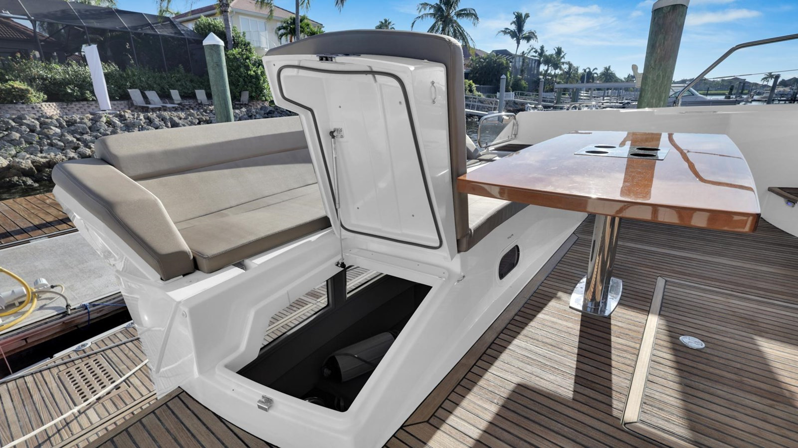 https://arconyachts.ams3.digitaloceanspaces.com/125672/conversions/large_4065519-optimize.jpg