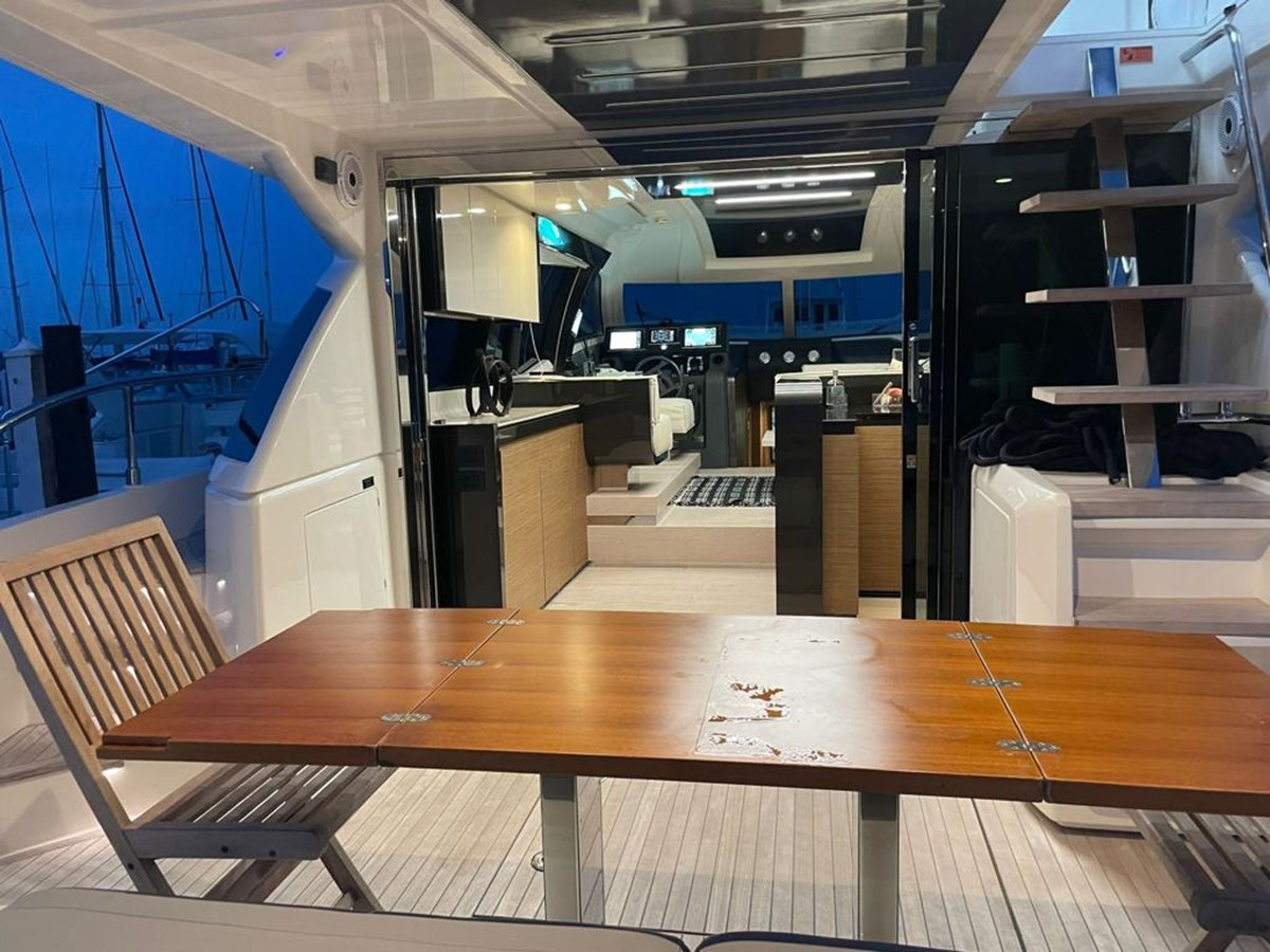 https://arconyachts.ams3.digitaloceanspaces.com/125735/conversions/large_4133074-optimize.jpg