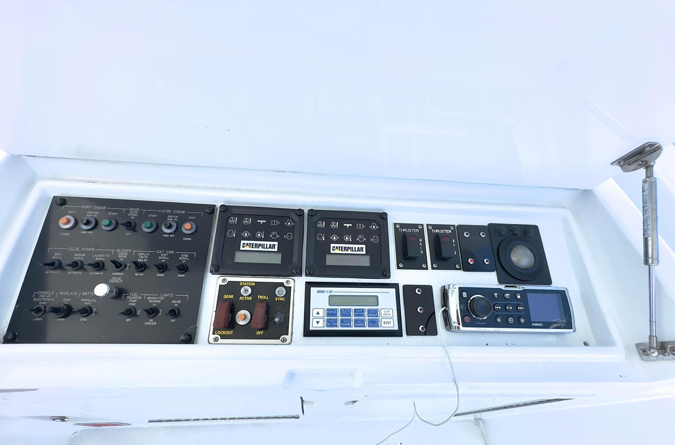 https://arconyachts.ams3.digitaloceanspaces.com/125805/conversions/large_4187927-optimize.jpg