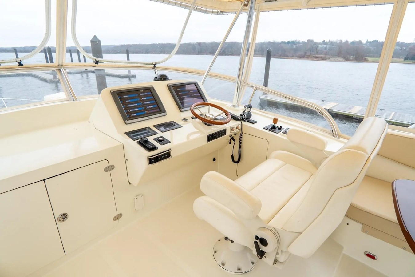 https://arconyachts.ams3.digitaloceanspaces.com/125813/conversions/large_4195096-optimize.jpg