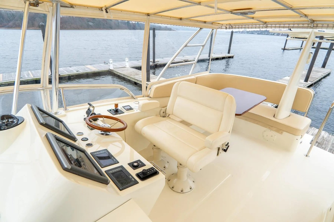 https://arconyachts.ams3.digitaloceanspaces.com/125816/conversions/large_4195097-optimize.jpg