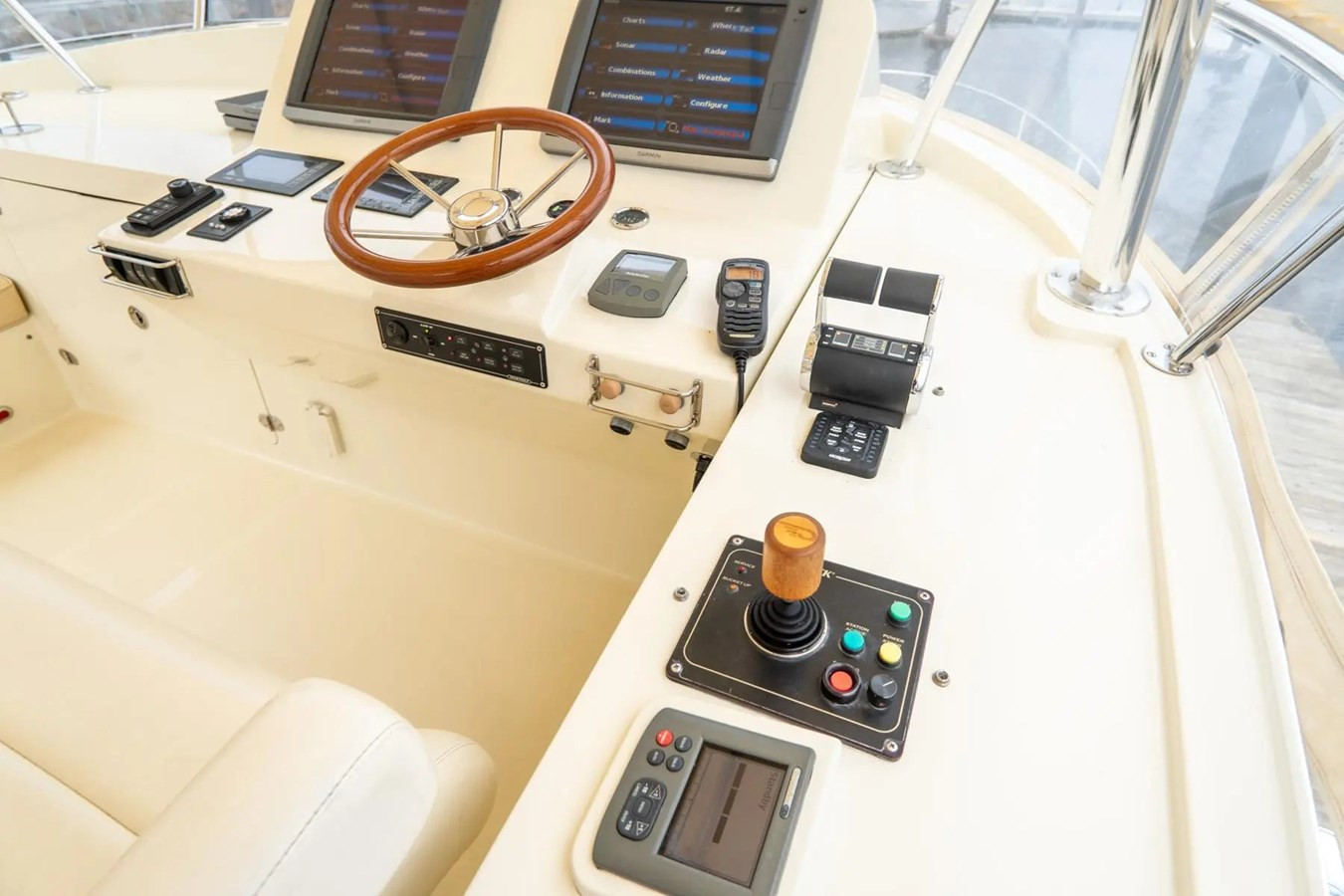 https://arconyachts.ams3.digitaloceanspaces.com/125821/conversions/large_4195099-optimize.jpg