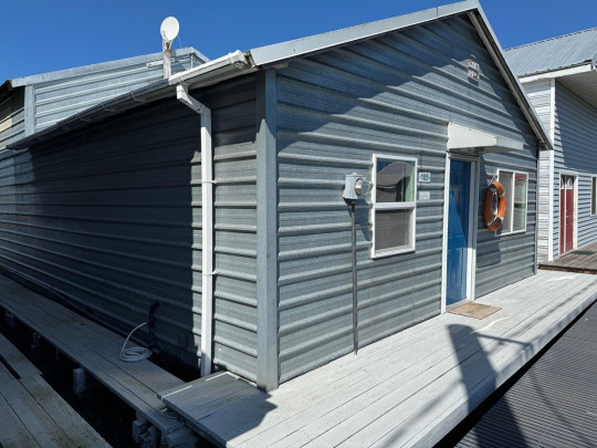 1967 LARSON BOATHOUSE