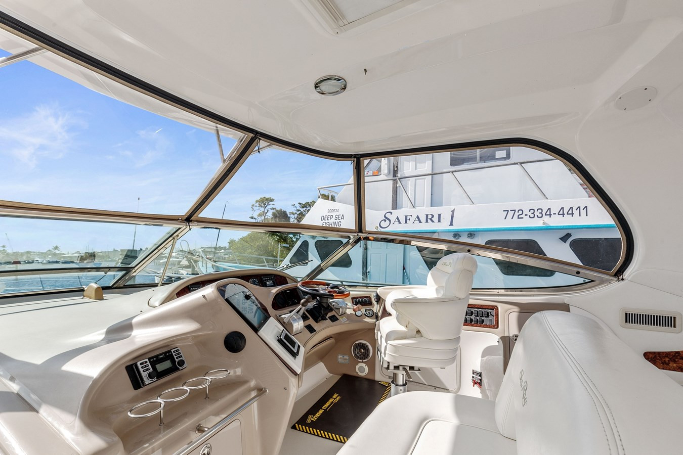 https://arconyachts.ams3.digitaloceanspaces.com/125929/conversions/large_4215835-optimize.jpg