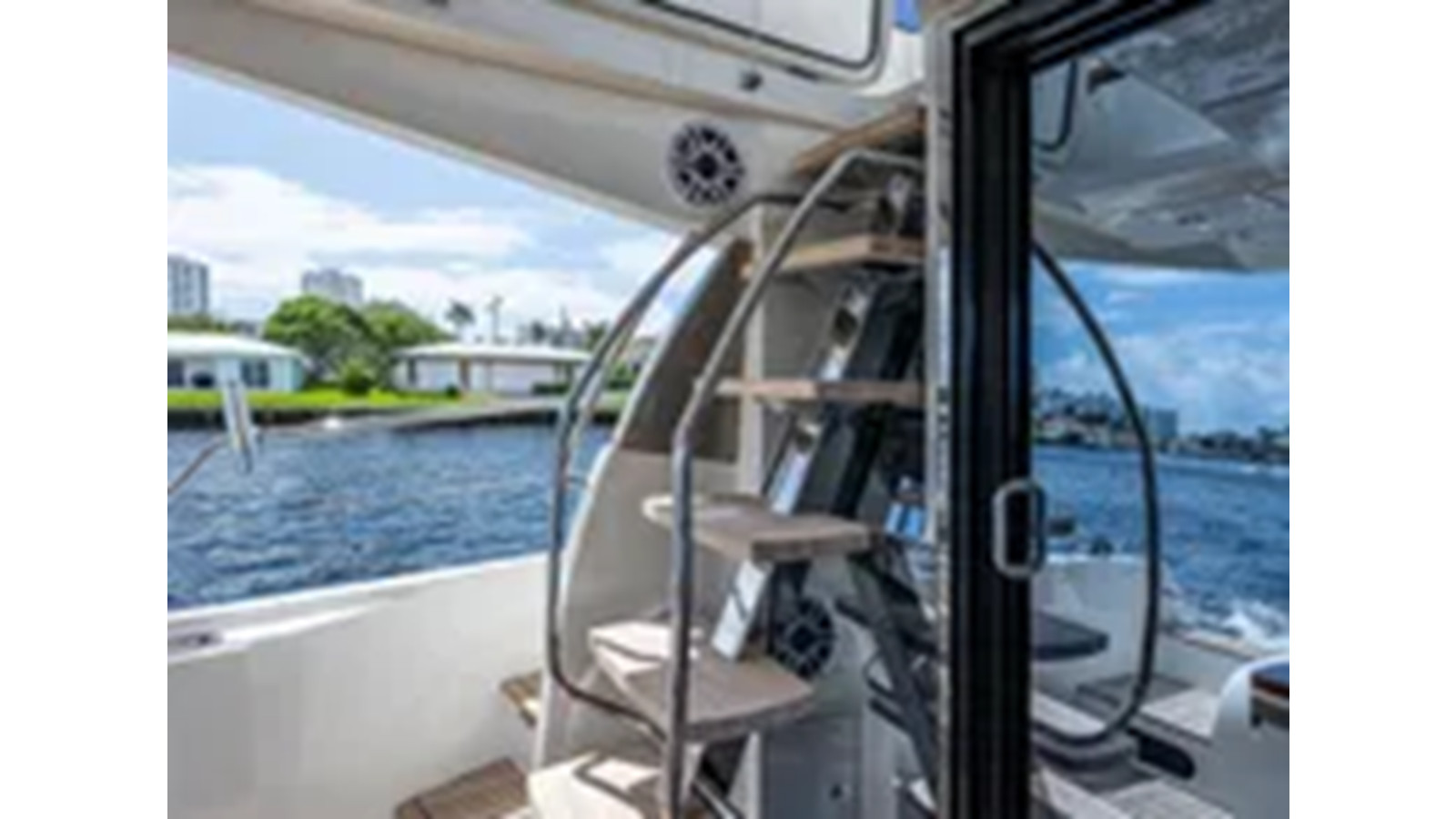 https://arconyachts.ams3.digitaloceanspaces.com/125960/conversions/large_4292350-optimize.jpg