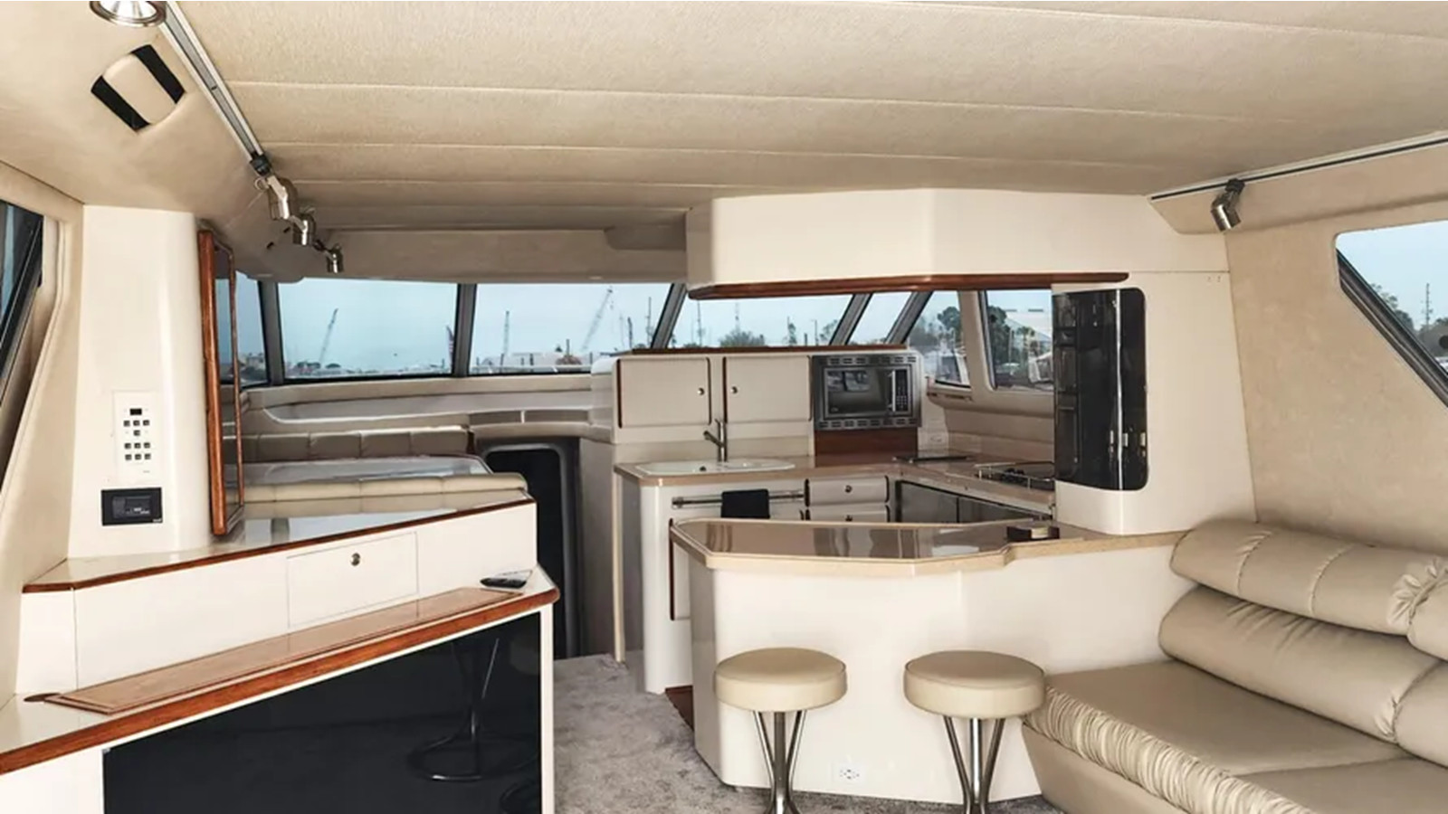 https://arconyachts.ams3.digitaloceanspaces.com/126014/conversions/large_4715603-optimize.jpg
