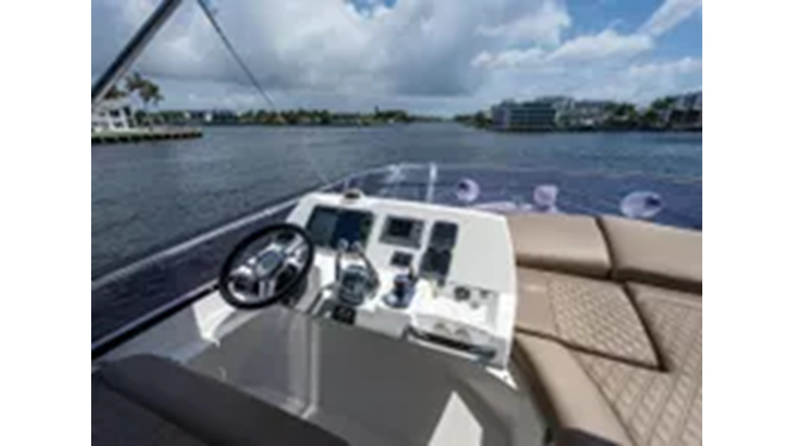https://arconyachts.ams3.digitaloceanspaces.com/126016/conversions/large_4292369-optimize.jpg