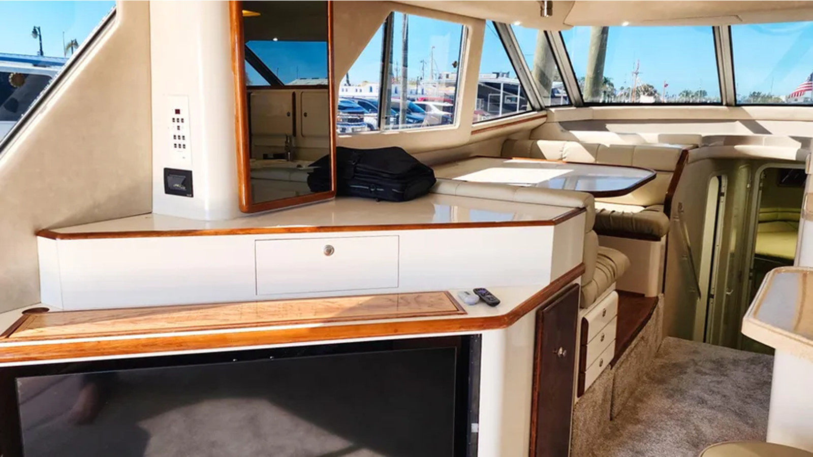 https://arconyachts.ams3.digitaloceanspaces.com/126021/conversions/large_4715605-optimize.jpg