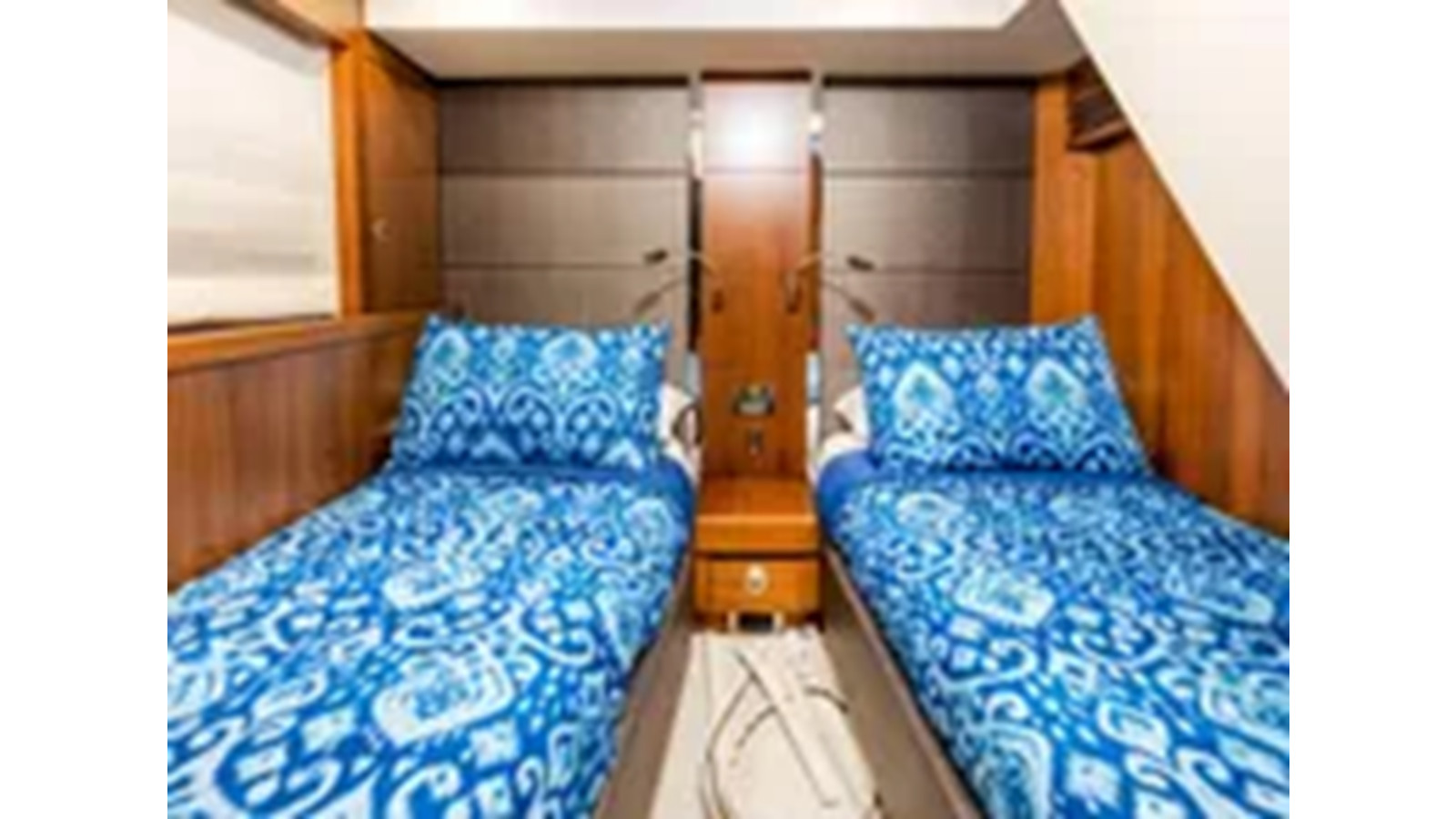 https://arconyachts.ams3.digitaloceanspaces.com/126026/conversions/large_4291198-optimize.jpg