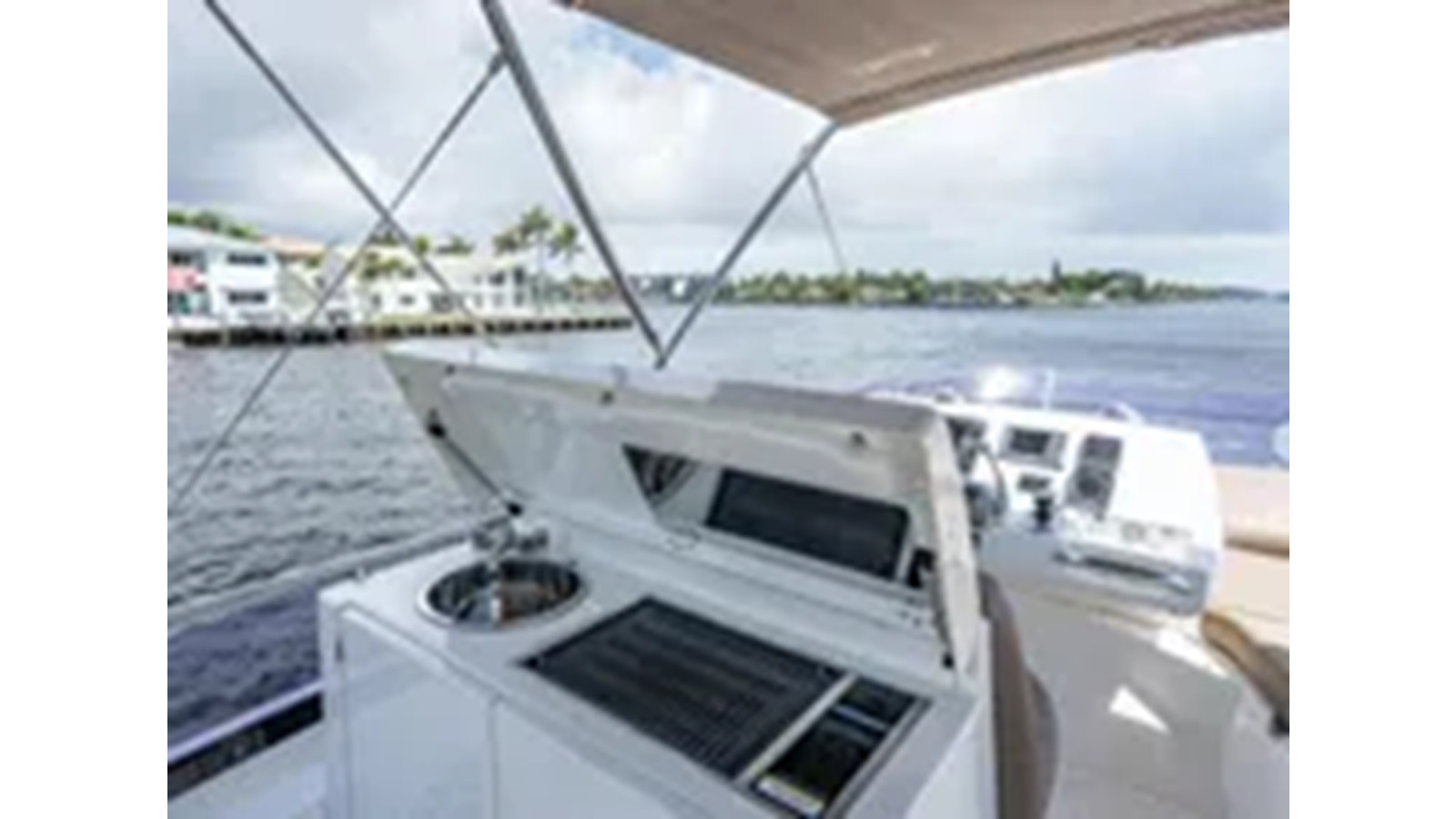 https://arconyachts.ams3.digitaloceanspaces.com/126029/conversions/large_4292373-optimize.jpg