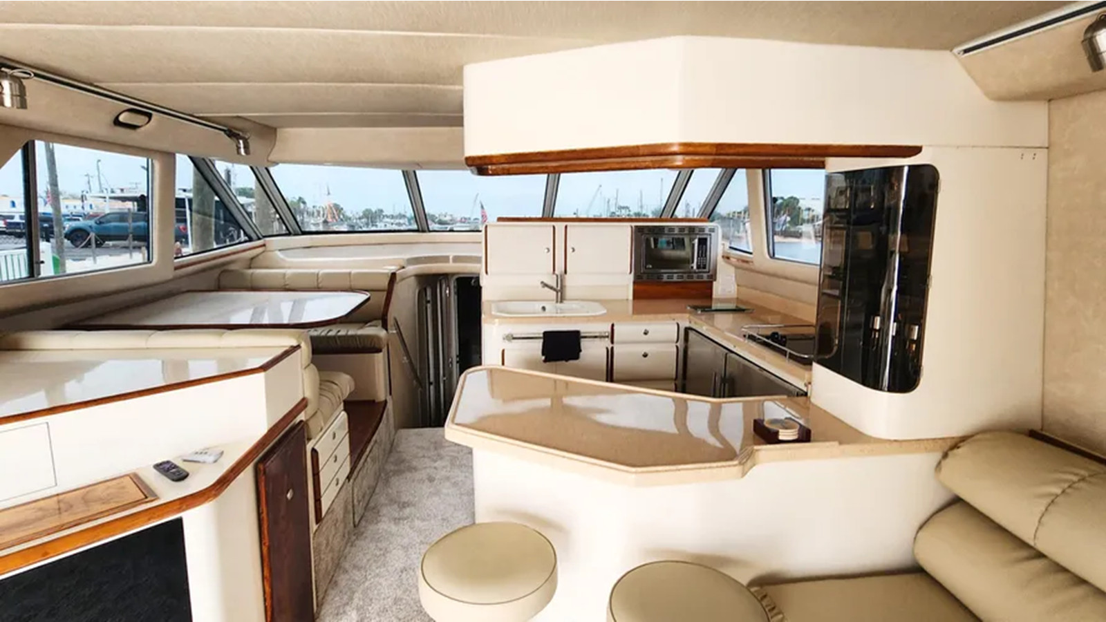 https://arconyachts.ams3.digitaloceanspaces.com/126033/conversions/large_4715609-optimize.jpg