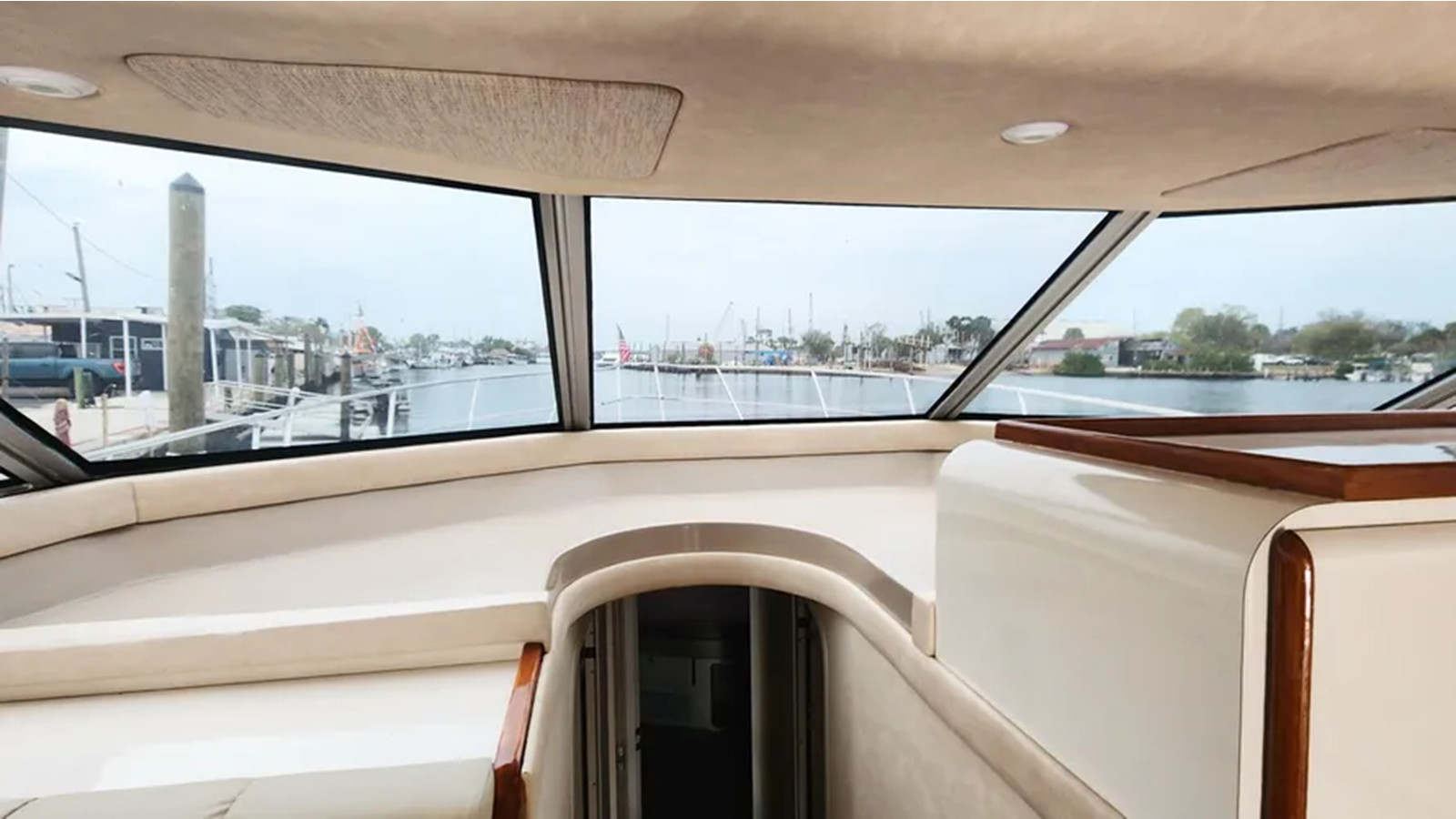 https://arconyachts.ams3.digitaloceanspaces.com/126039/conversions/large_4715611-optimize.jpg