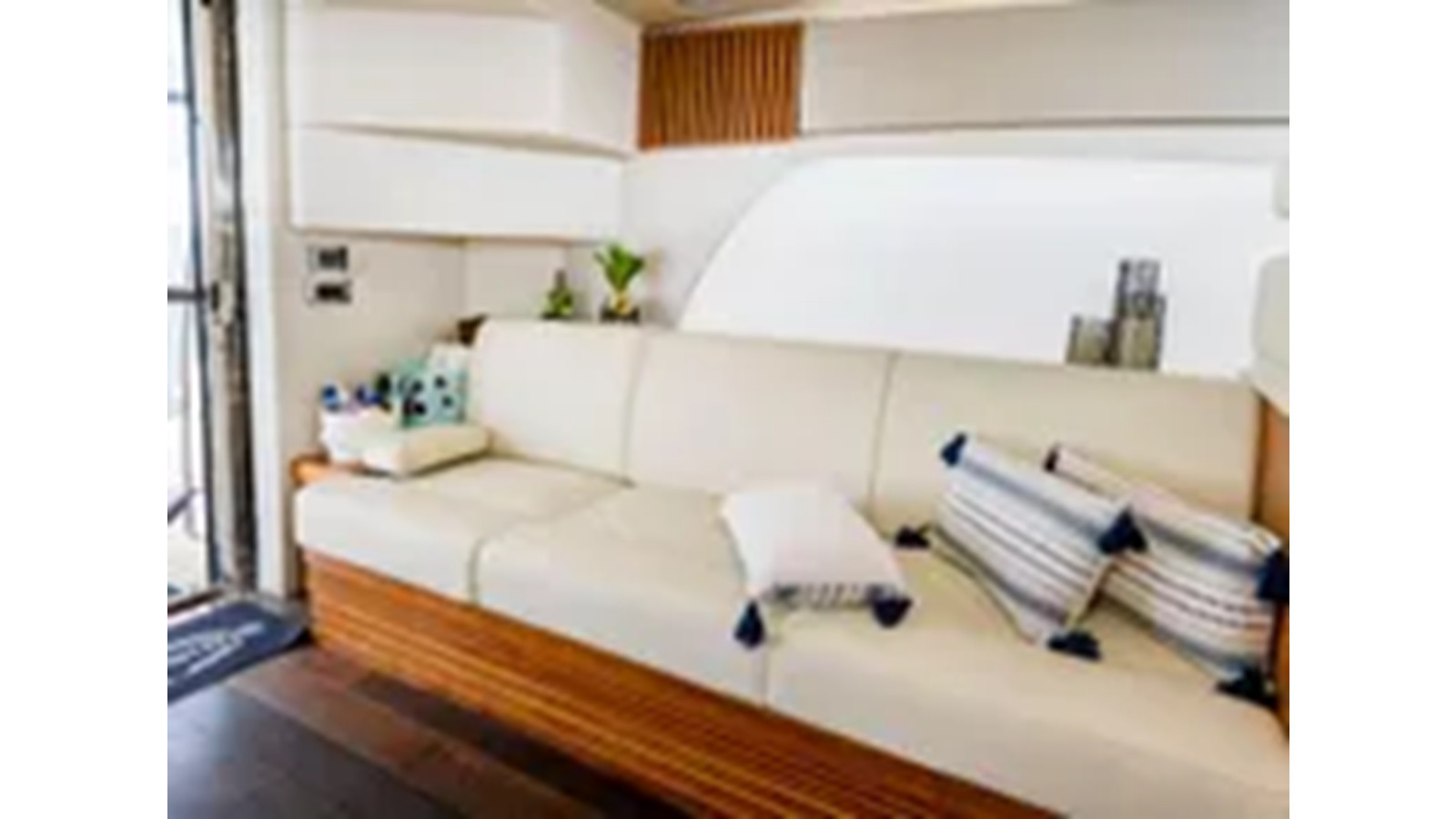 https://arconyachts.ams3.digitaloceanspaces.com/126077/conversions/large_4291216-optimize.jpg