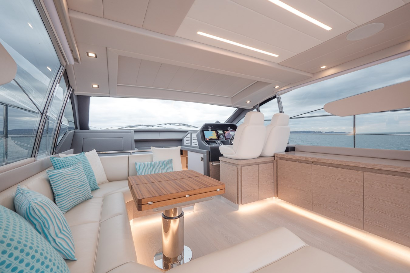 https://arconyachts.ams3.digitaloceanspaces.com/126120/conversions/large_4557601-optimize.jpg