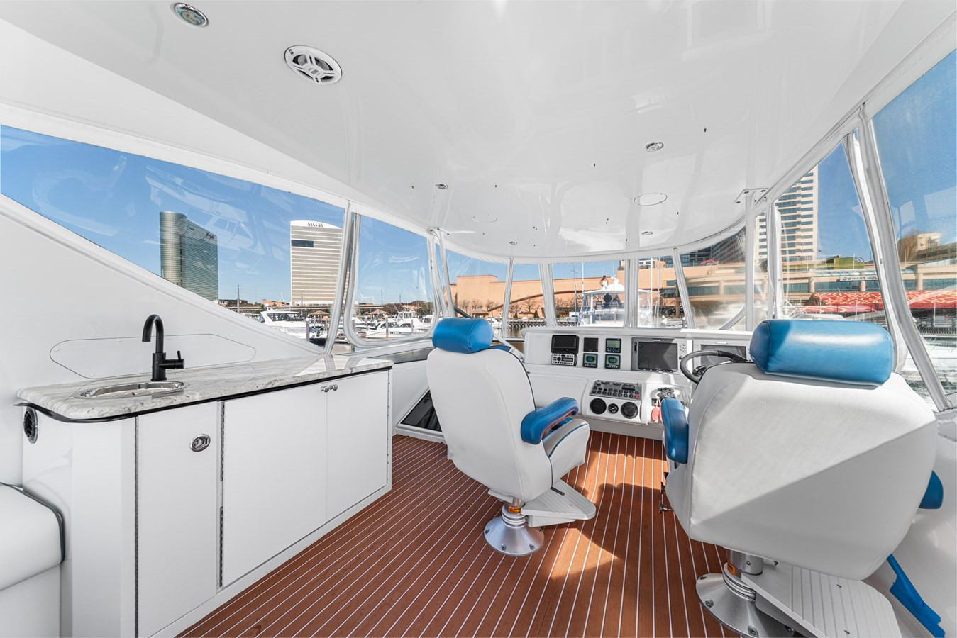 https://arconyachts.ams3.digitaloceanspaces.com/126121/conversions/large_4636817-optimize.jpg