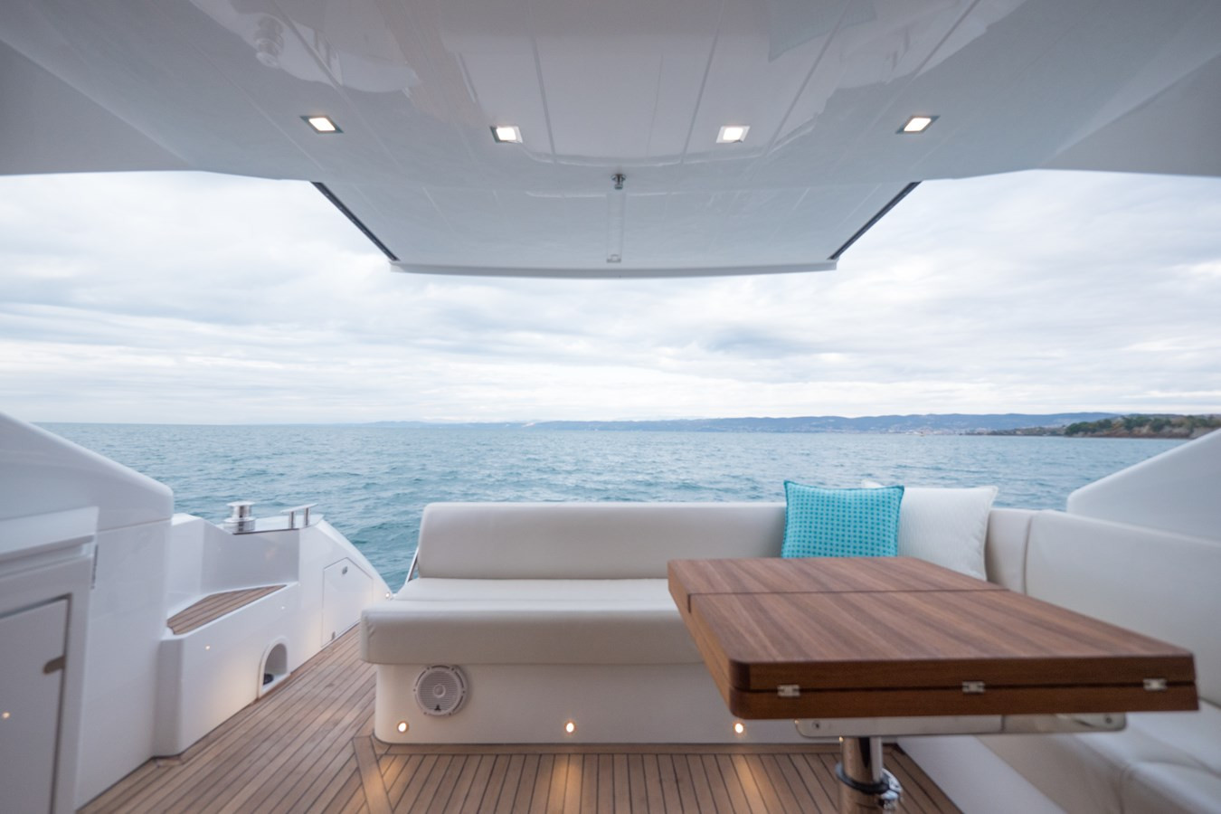 https://arconyachts.ams3.digitaloceanspaces.com/126132/conversions/large_4557605-optimize.jpg