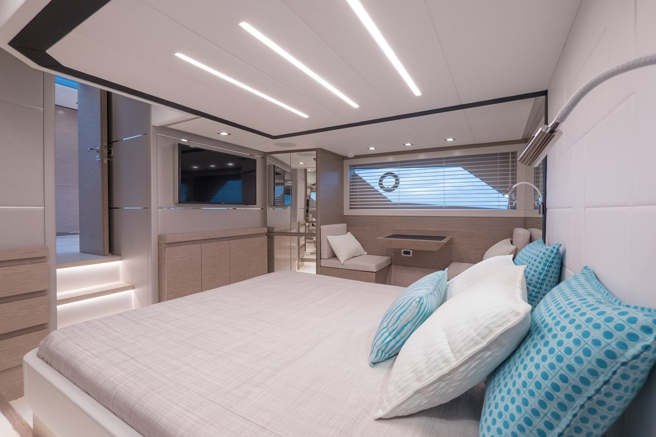 https://arconyachts.ams3.digitaloceanspaces.com/126141/conversions/large_4557608-optimize.jpg