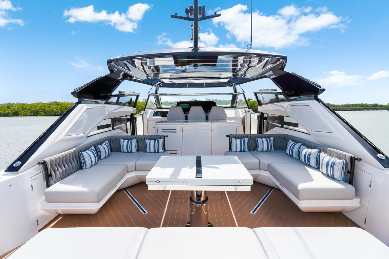 https://arconyachts.ams3.digitaloceanspaces.com/126326/conversions/large_4654818-optimize.jpg