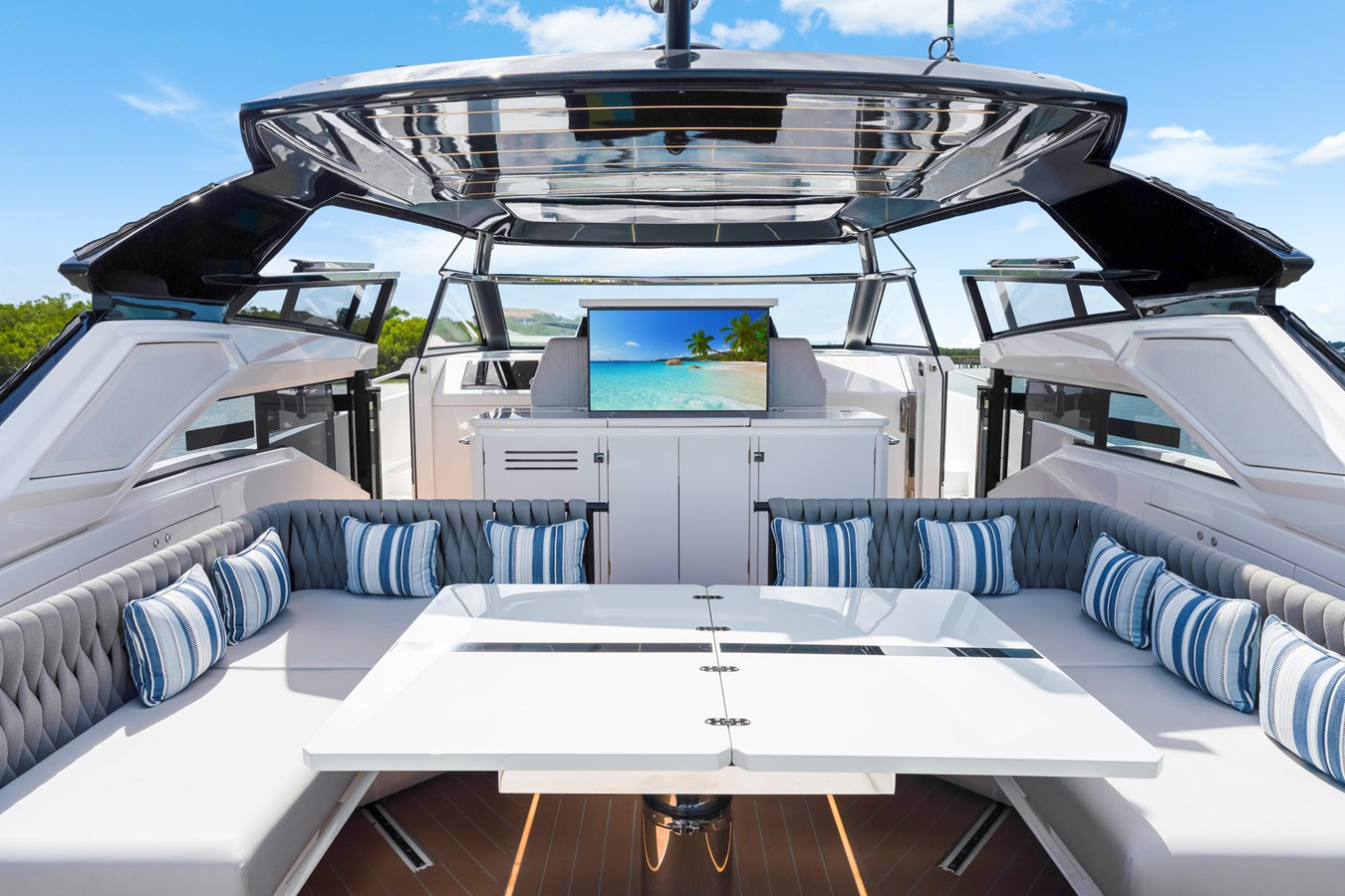 https://arconyachts.ams3.digitaloceanspaces.com/126335/conversions/large_4654820-optimize.jpg