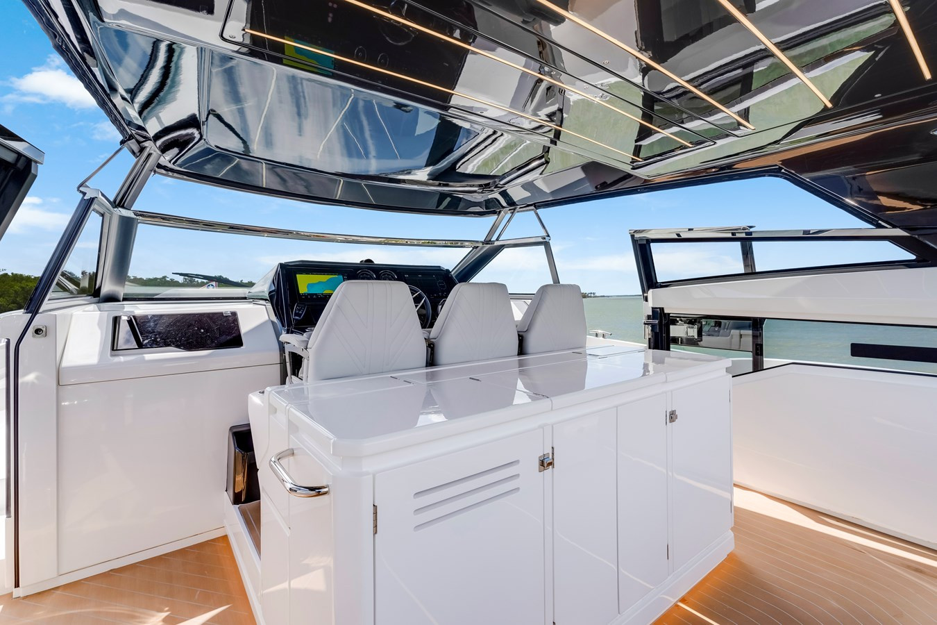 https://arconyachts.ams3.digitaloceanspaces.com/126341/conversions/large_4654823-optimize.jpg