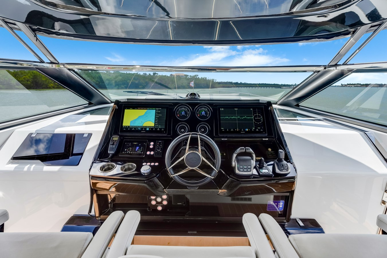 https://arconyachts.ams3.digitaloceanspaces.com/126352/conversions/large_4654829-optimize.jpg