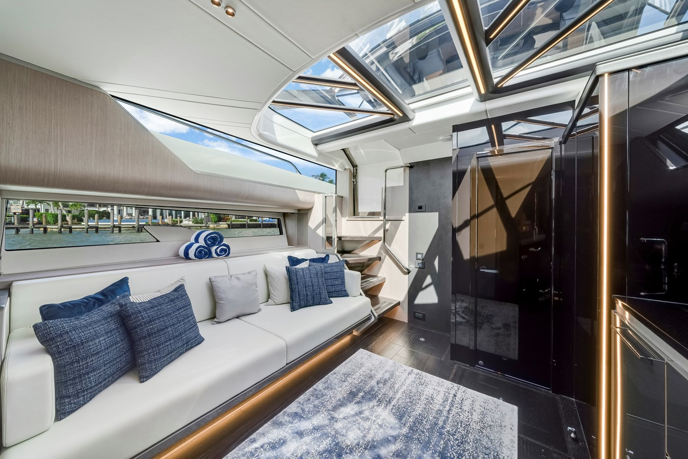 https://arconyachts.ams3.digitaloceanspaces.com/126373/conversions/large_4654840-optimize.jpg
