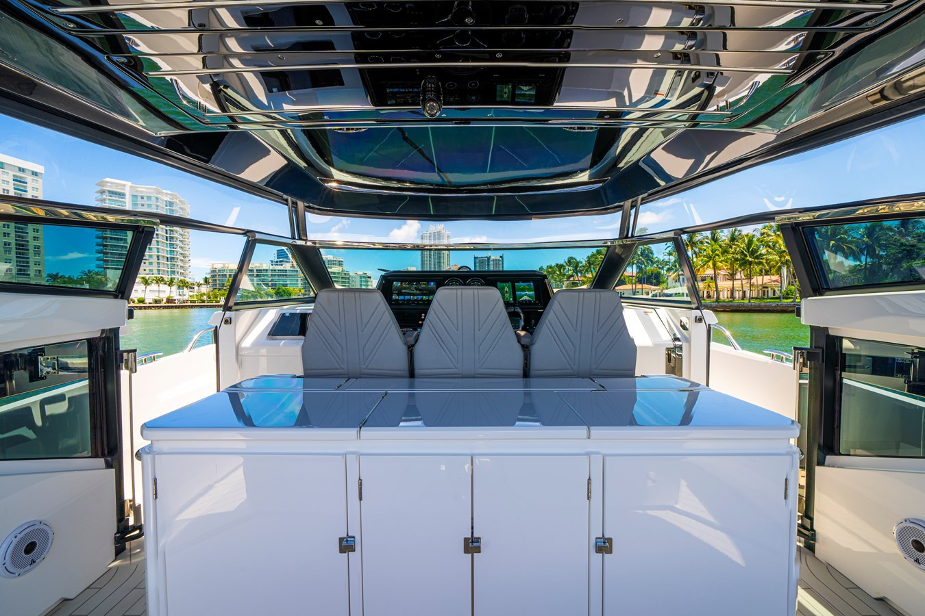 https://arconyachts.ams3.digitaloceanspaces.com/126392/conversions/large_4748062-optimize.jpg