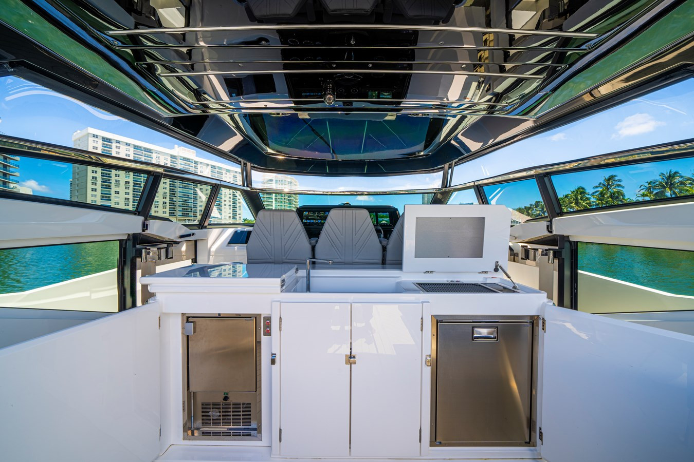https://arconyachts.ams3.digitaloceanspaces.com/126395/conversions/large_4748063-optimize.jpg