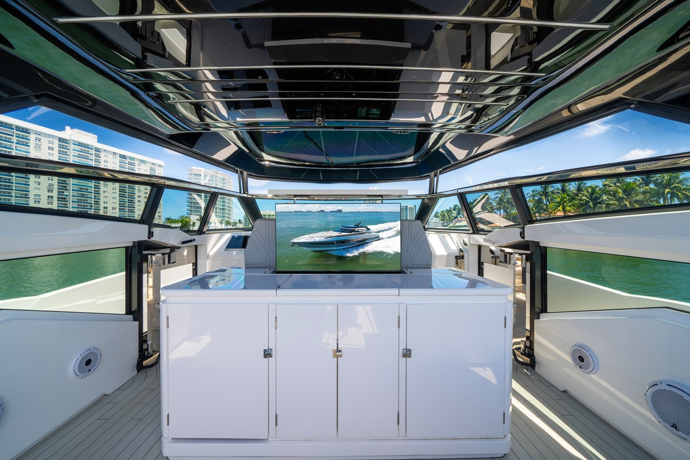 https://arconyachts.ams3.digitaloceanspaces.com/126398/conversions/large_4748064-optimize.jpg