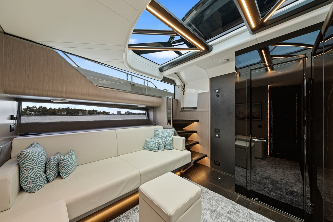 https://arconyachts.ams3.digitaloceanspaces.com/126420/conversions/large_4748072-optimize.jpg