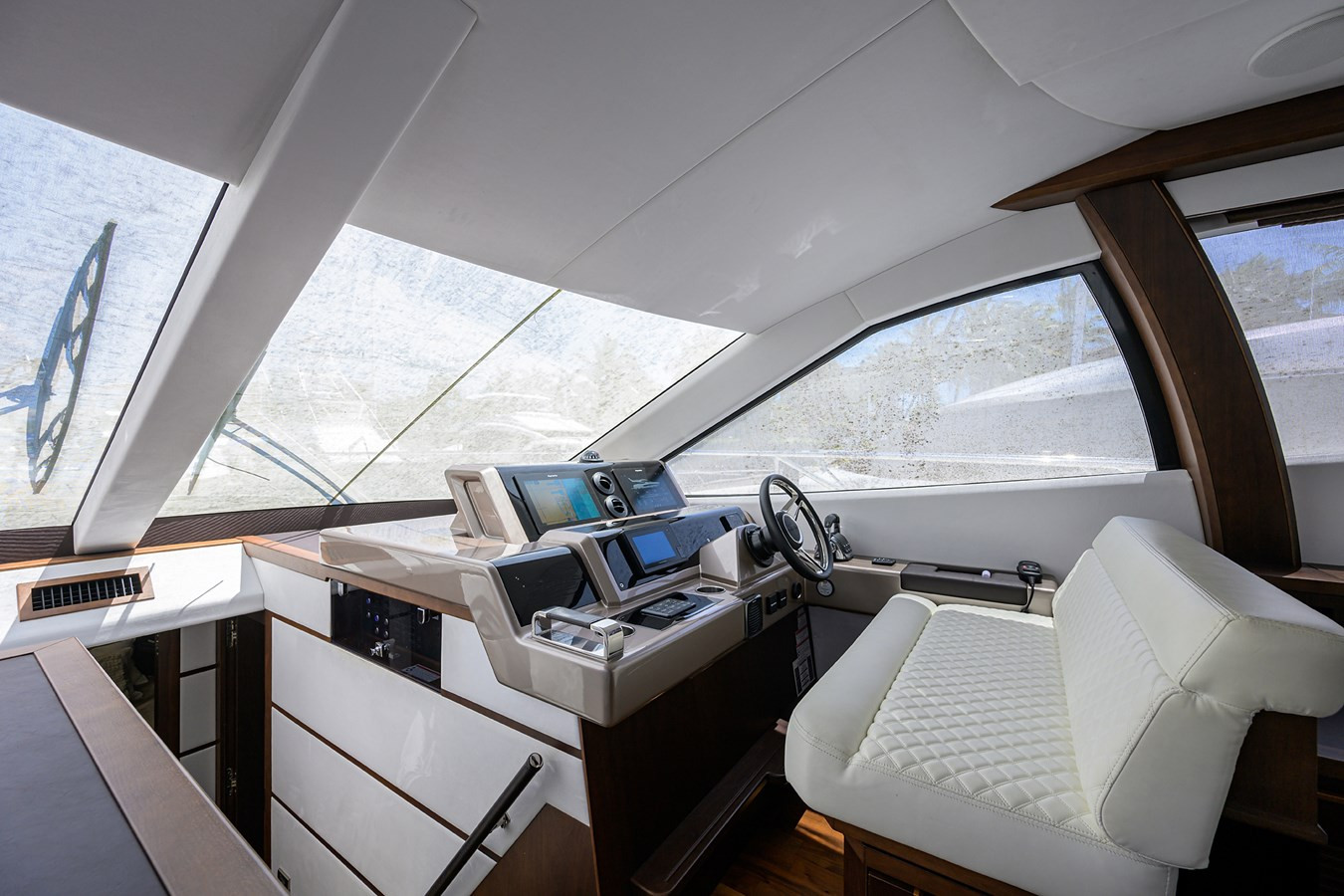 https://arconyachts.ams3.digitaloceanspaces.com/126519/conversions/large_4803933-optimize.jpg