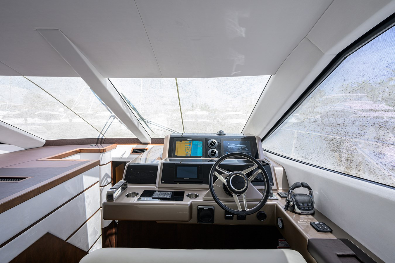 https://arconyachts.ams3.digitaloceanspaces.com/126522/conversions/large_4803934-optimize.jpg