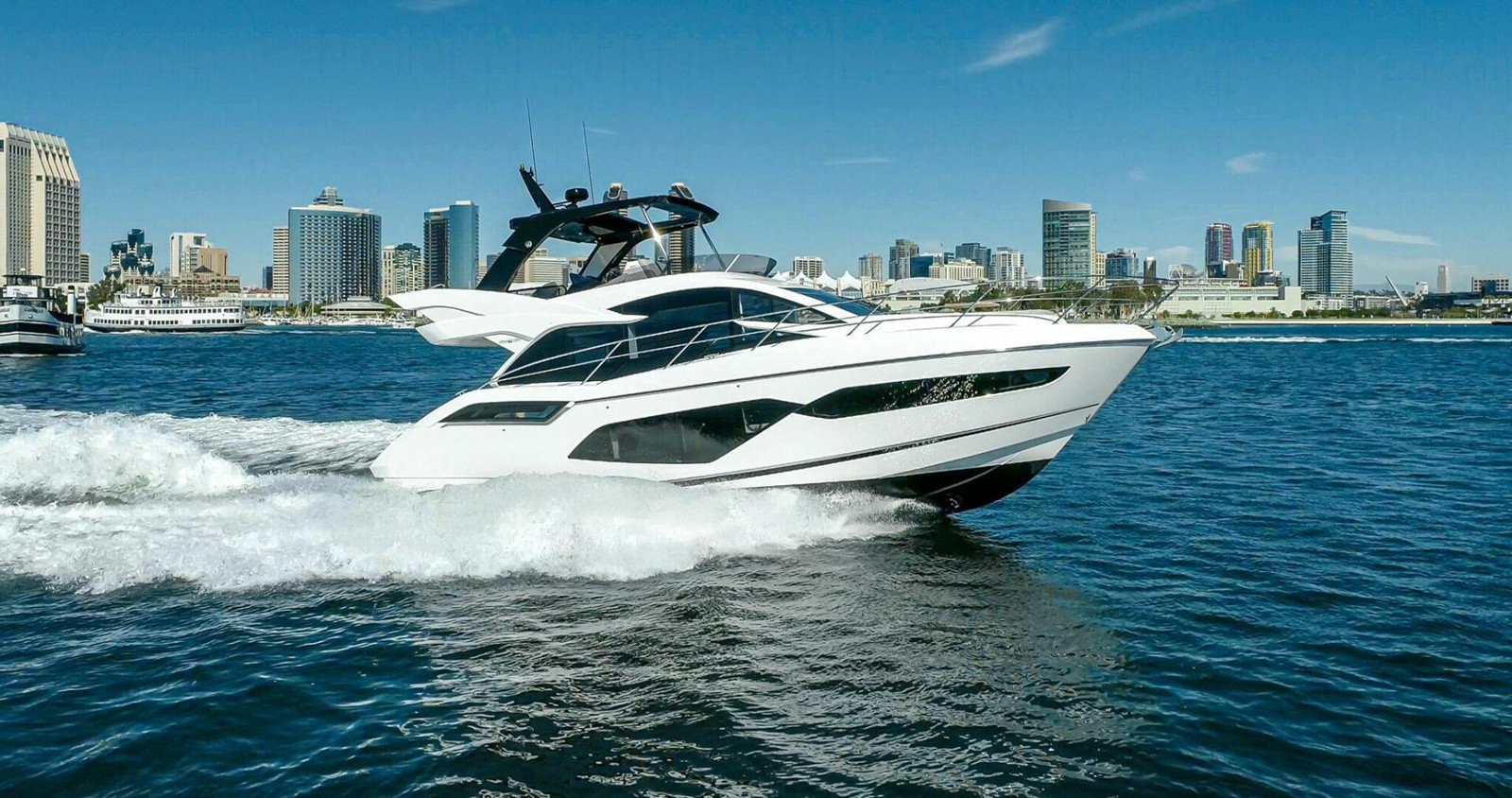 https://arconyachts.ams3.digitaloceanspaces.com/126545/conversions/large_4839329-optimize.jpg